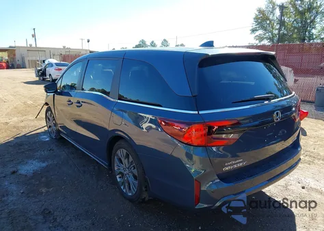 2025 Honda Odyssey Touring z USA, uszkodzony, nr VIN 5FNRL6H87SB051608